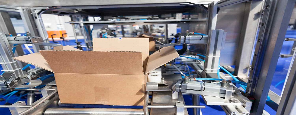 What are the characteristics of a box packaging machine