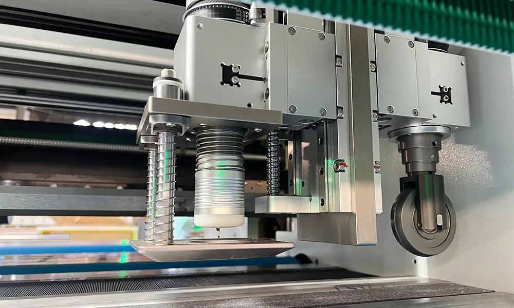 Vibrating Knife Cutting and Creasing