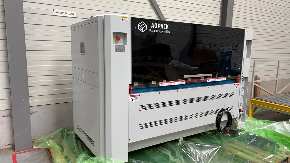 AOPACK BM1800-Mini box making machine at Akarton BV in Venlo