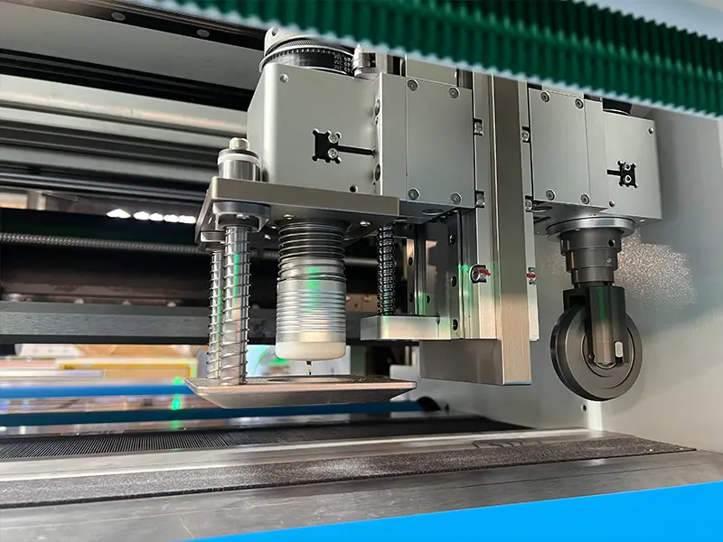 Vibrating Knife Digital Cutting With Creasing Tools